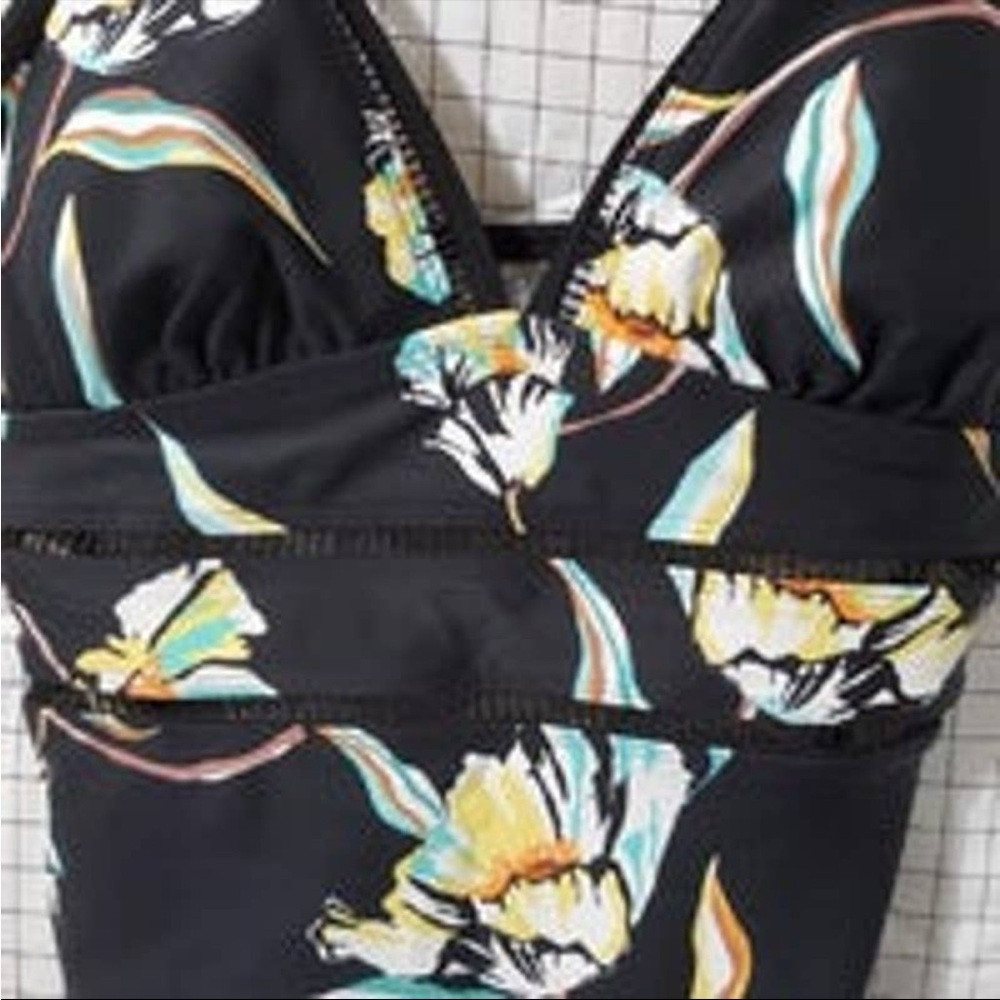 NWT Kona Sol™ Women's Ladder Trim Medium Coverage Black Floral Print - Small - Picture 3 of 7